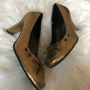Golden shoes heels excellent conditions leather